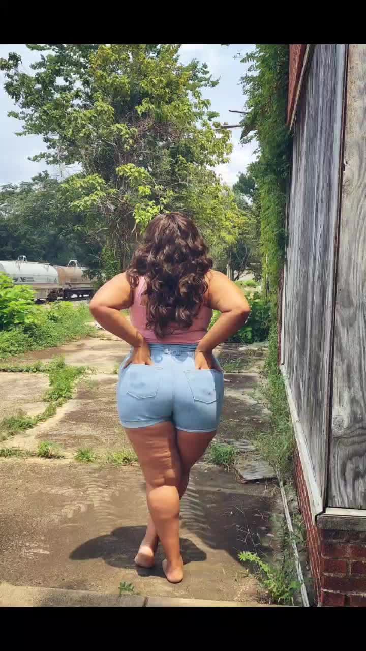 @BigYella_TheModel
