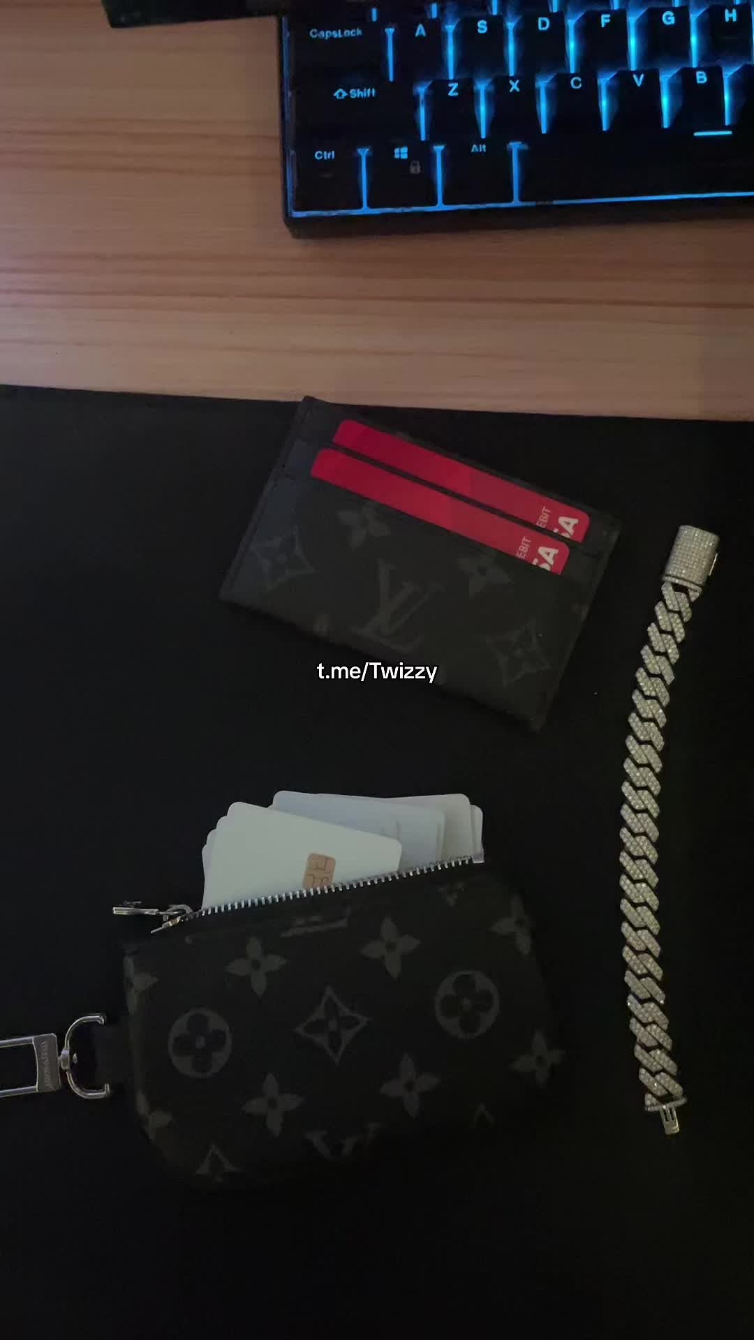 @★ Twizzy ★