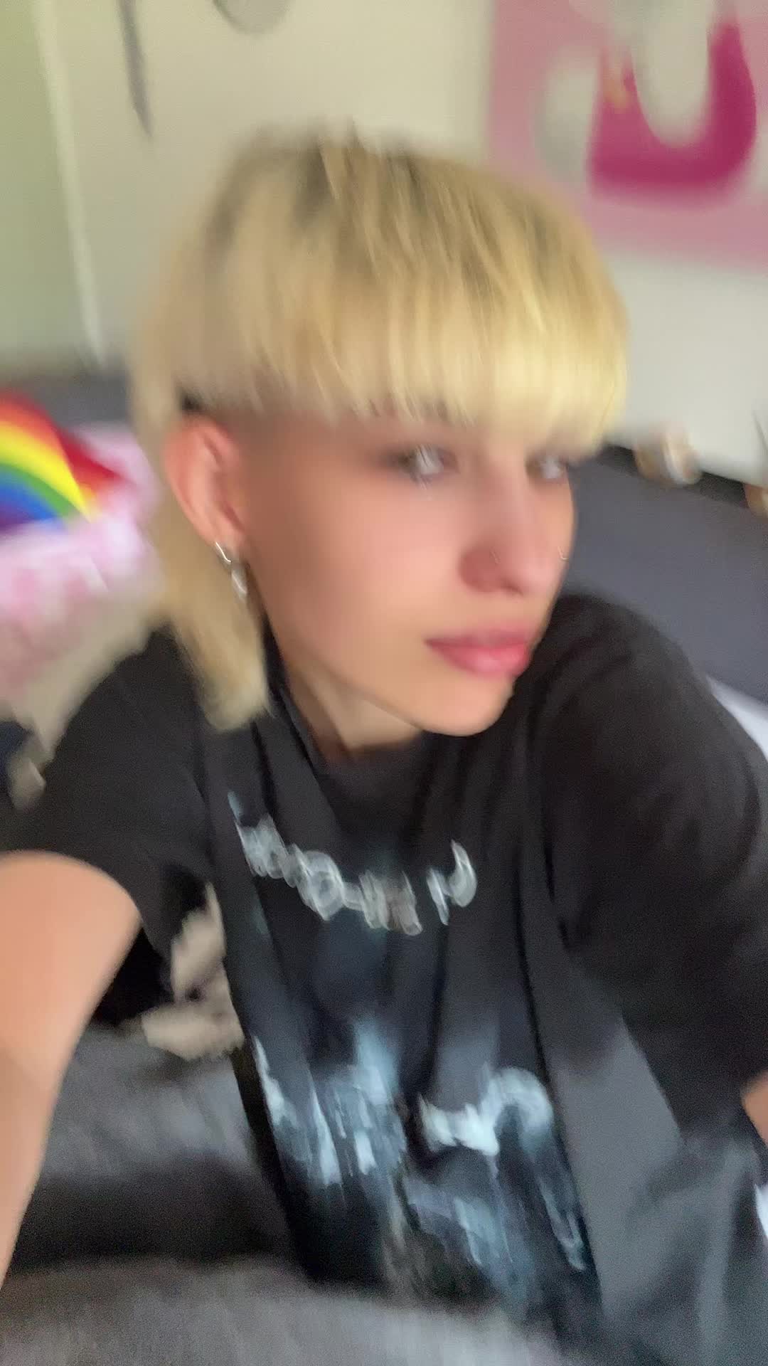 @Läusika🏳️🌈