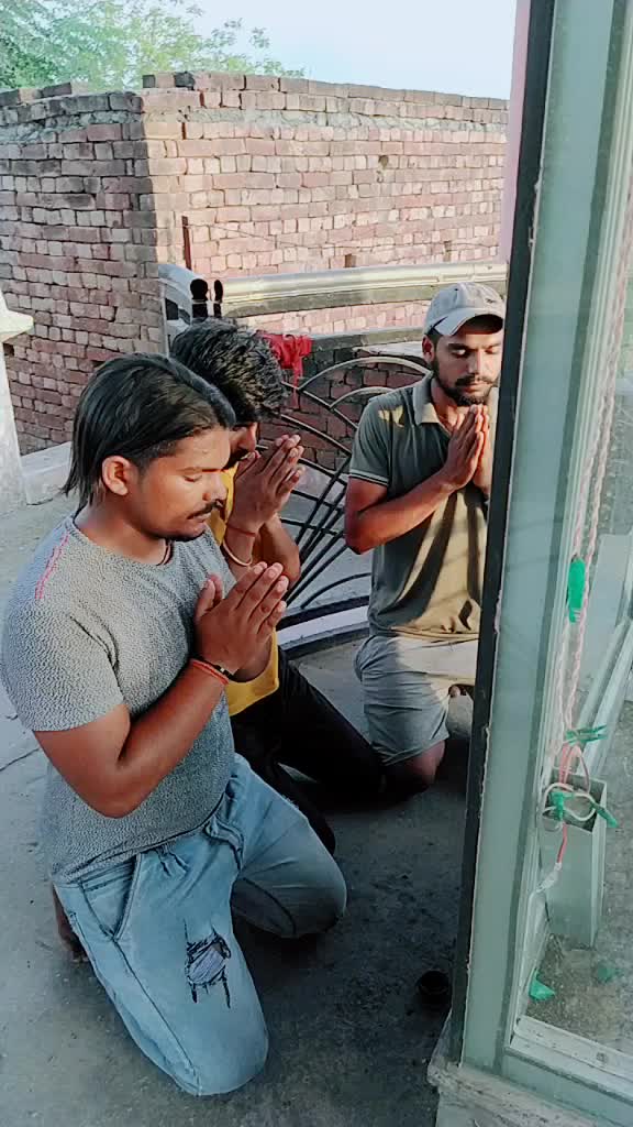 @AKKI_007