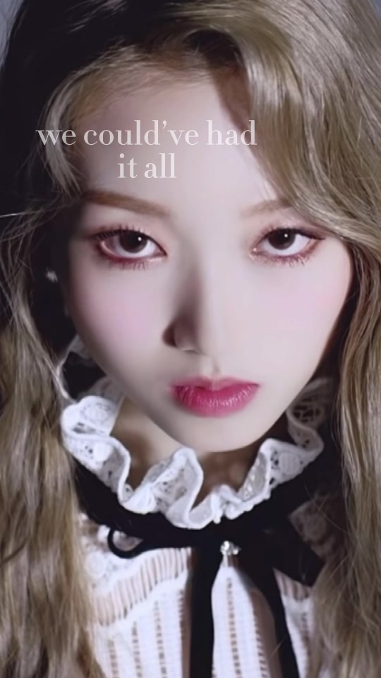 @vivi is my third bias in loona