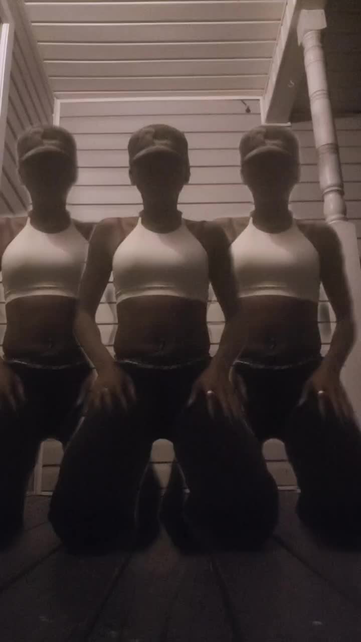 @AlienGoddess👽
