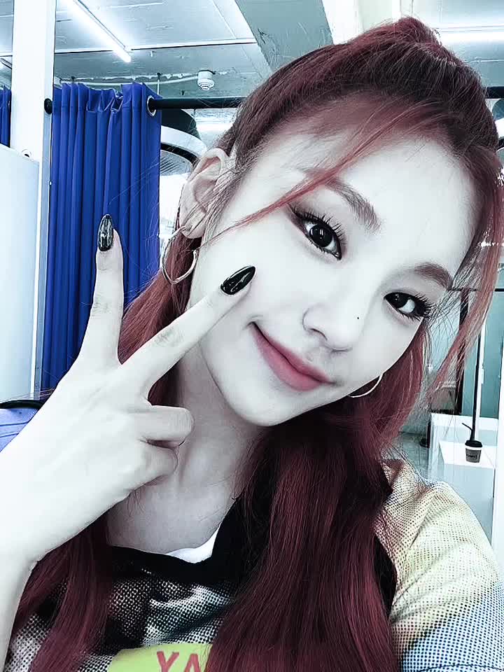 @<3