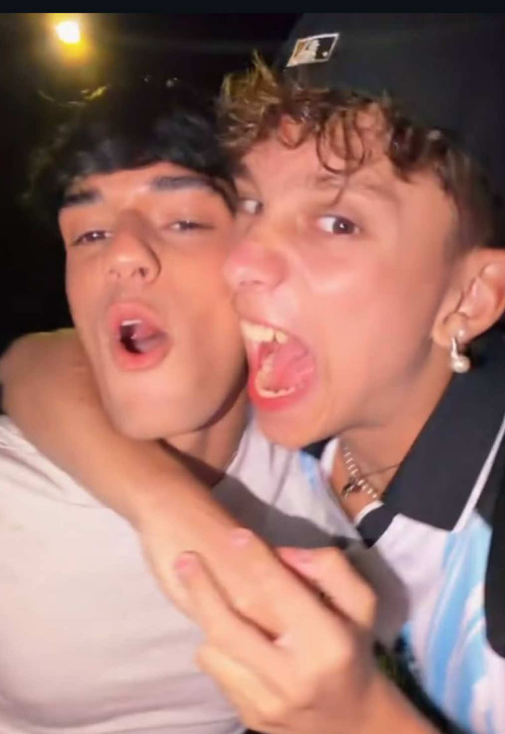 @🍷n