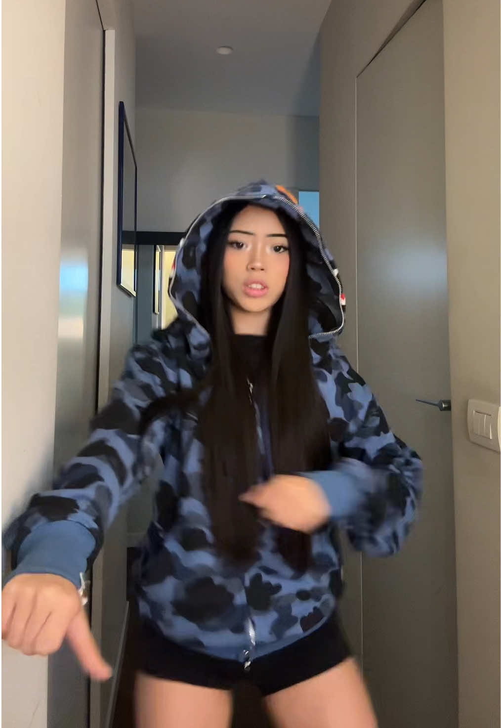 @𝘓𝘢𝘳𝘢 💕