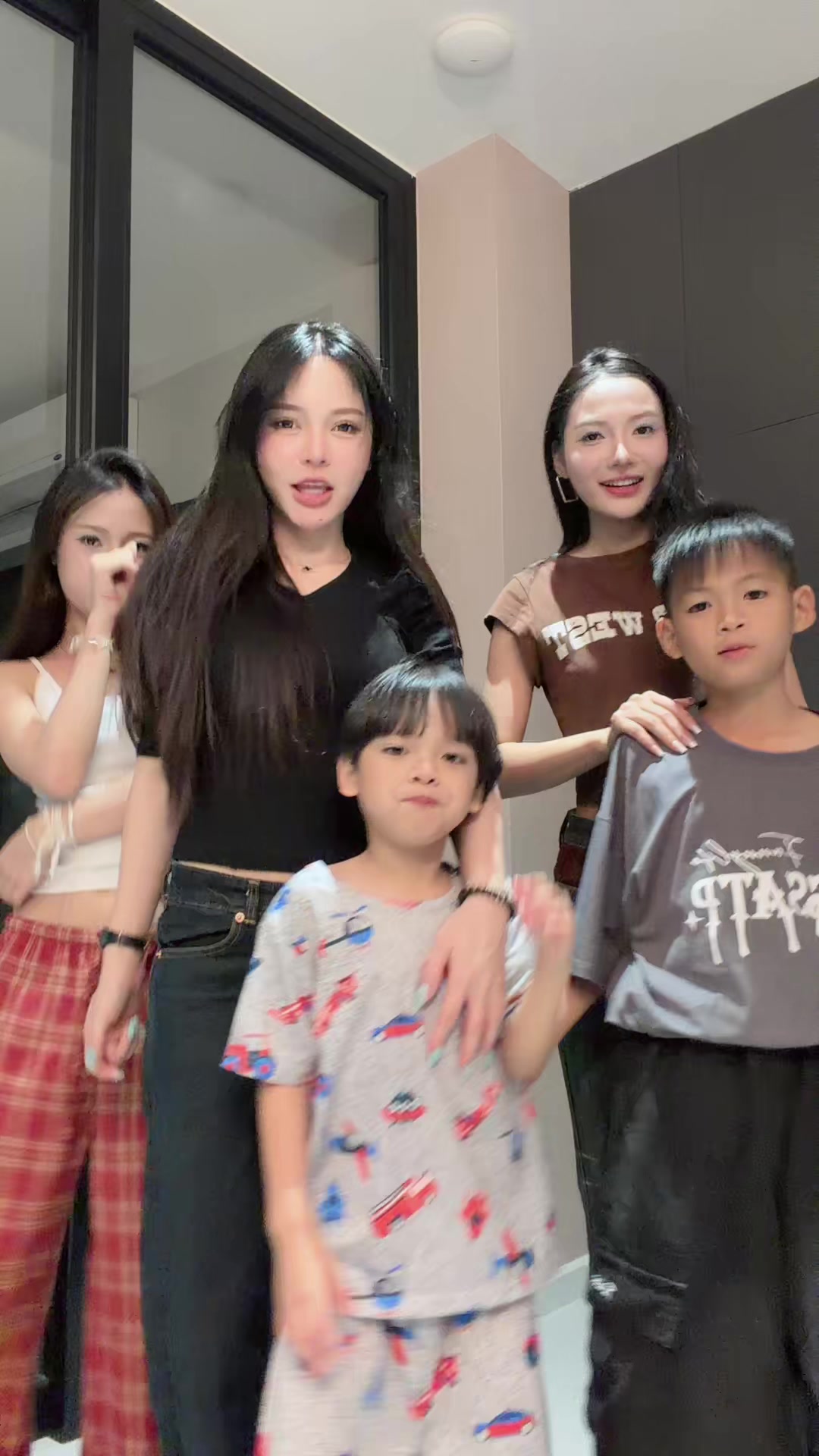 @เน่นุ่นนายเนีย (ชาเน่นะนุ่น)