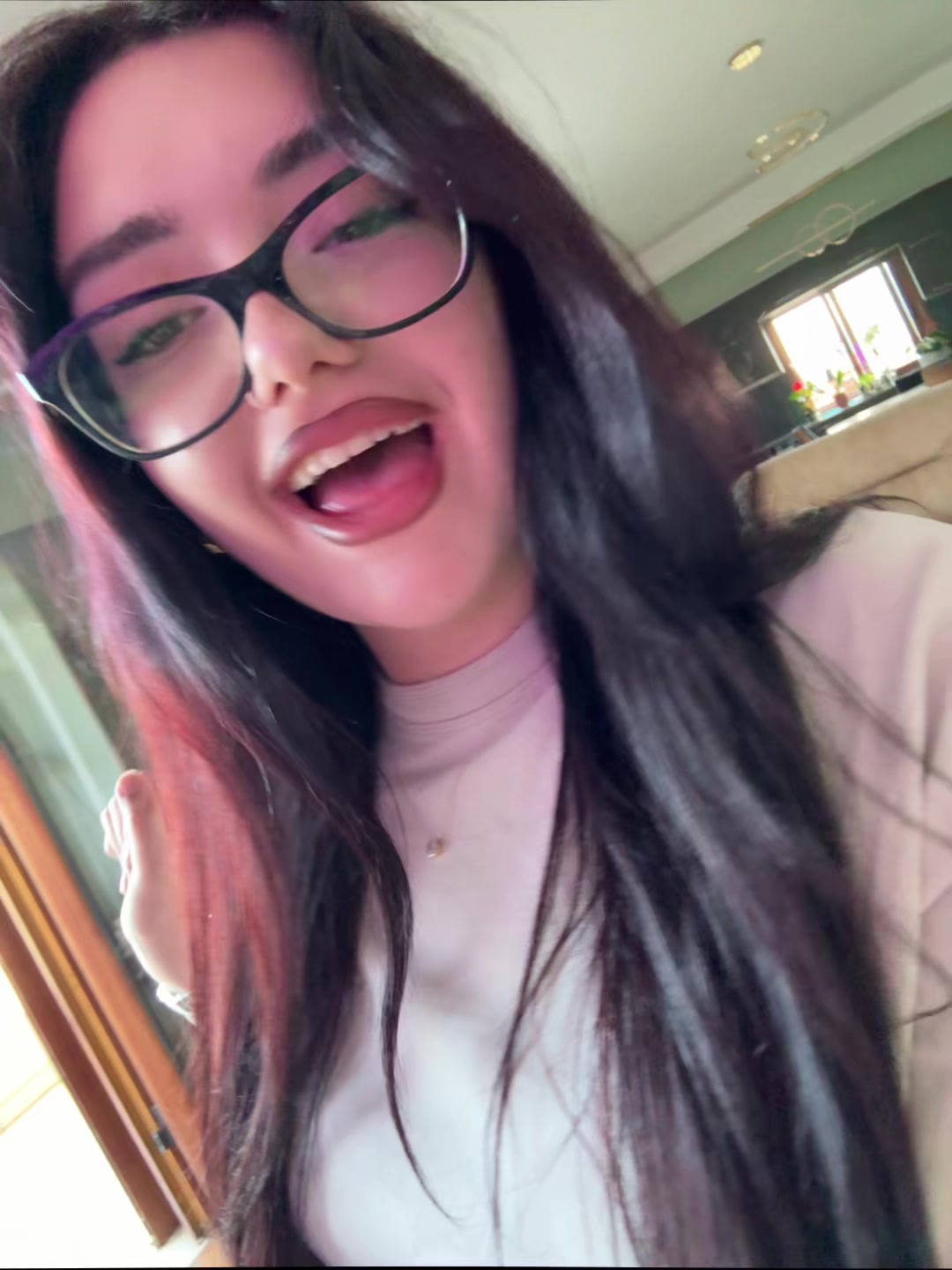 @🫦