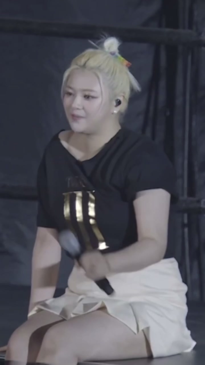 @jeongyeon and haseul vids