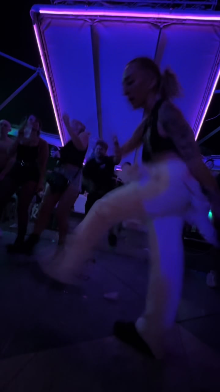 @BLONDIECORE