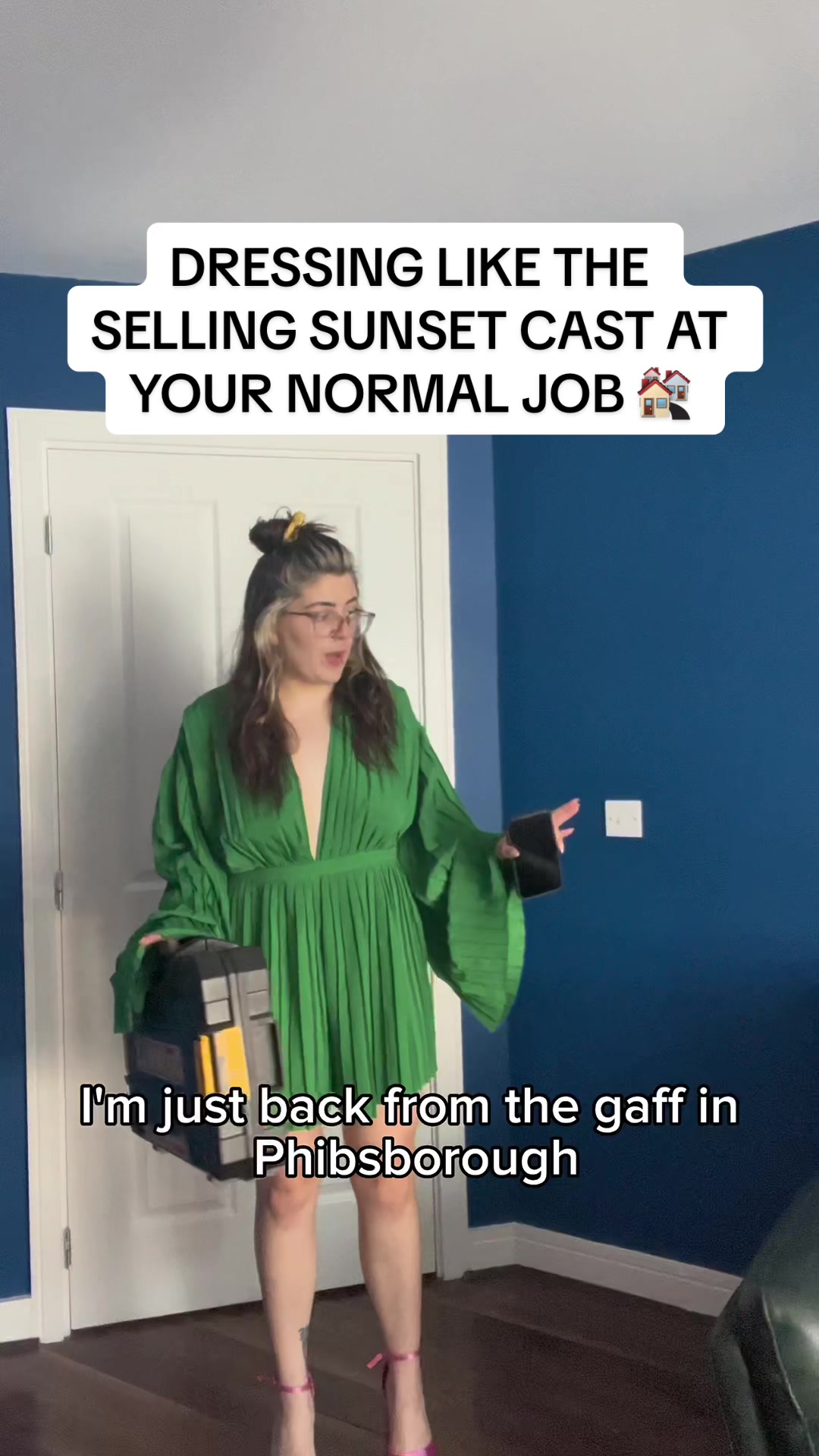 @Fionnuala | Comedy + Stories