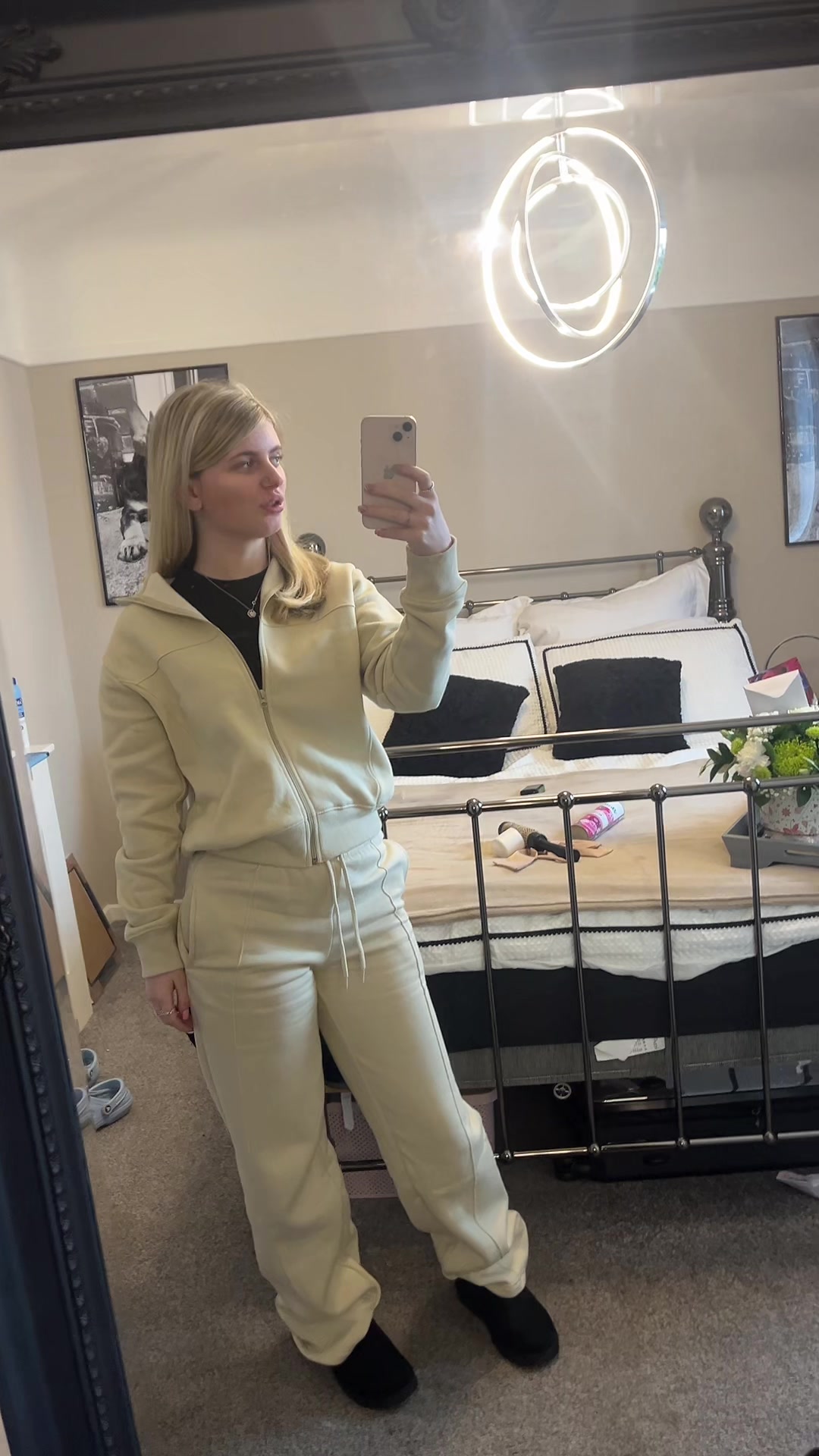 @izzyevans_
