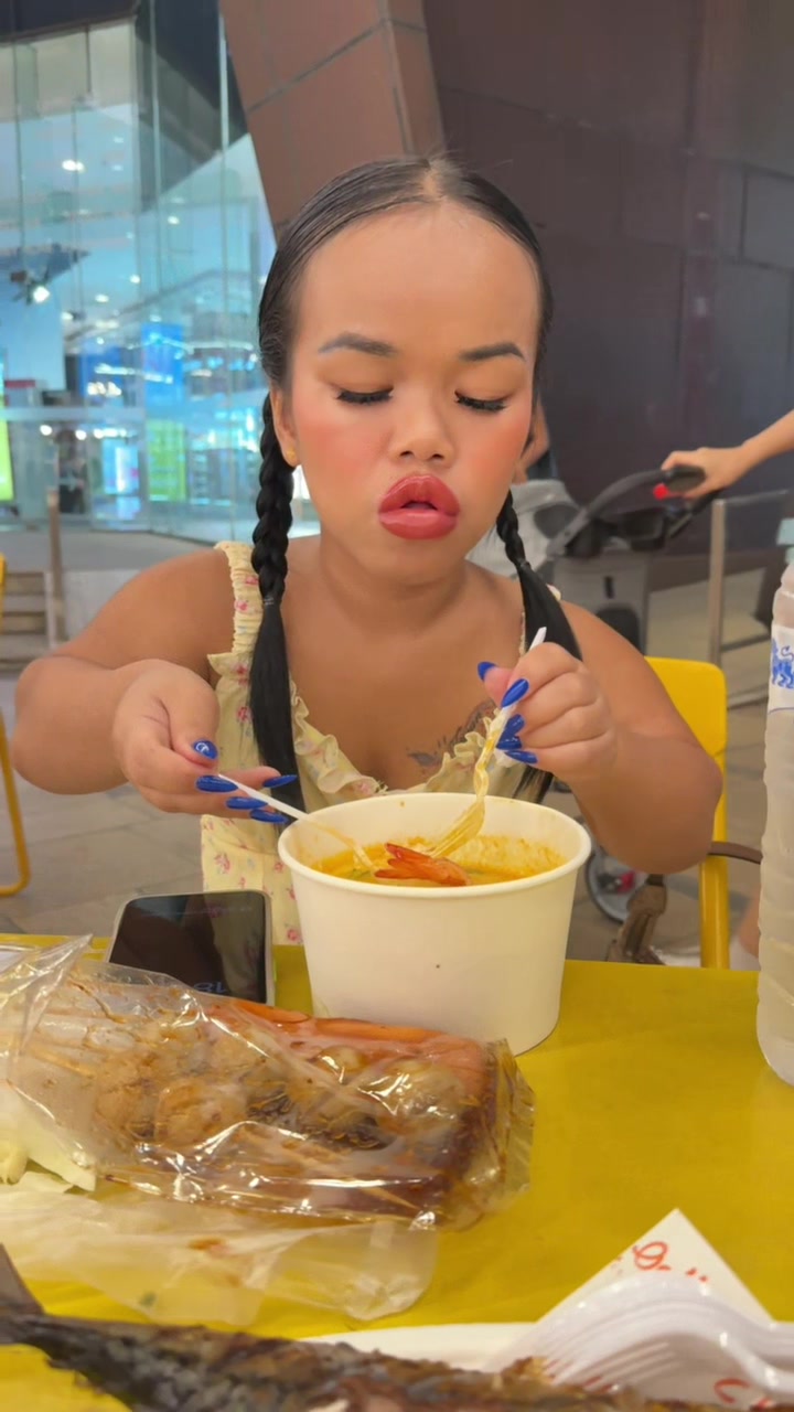 @Lilly Midget