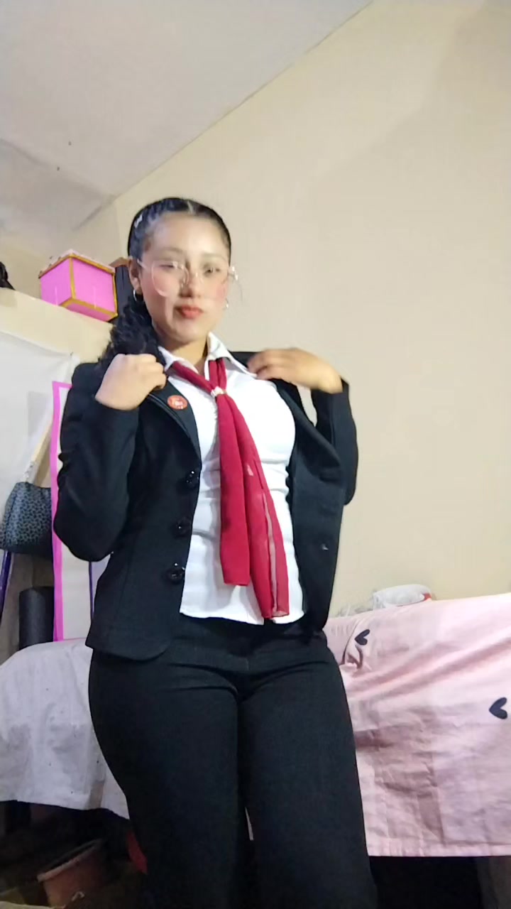 @Lucianachambivalero