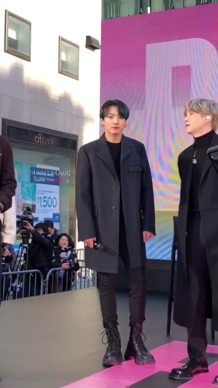 @Jung Kook high fived me 🥹⁷