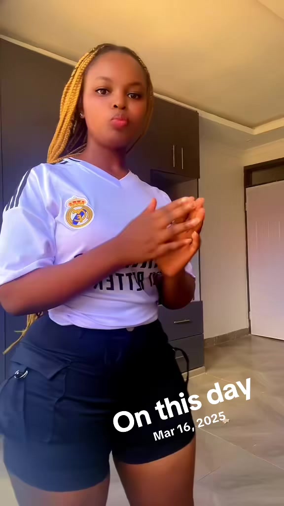 @Miss♌️Cute Kay🤎🩶