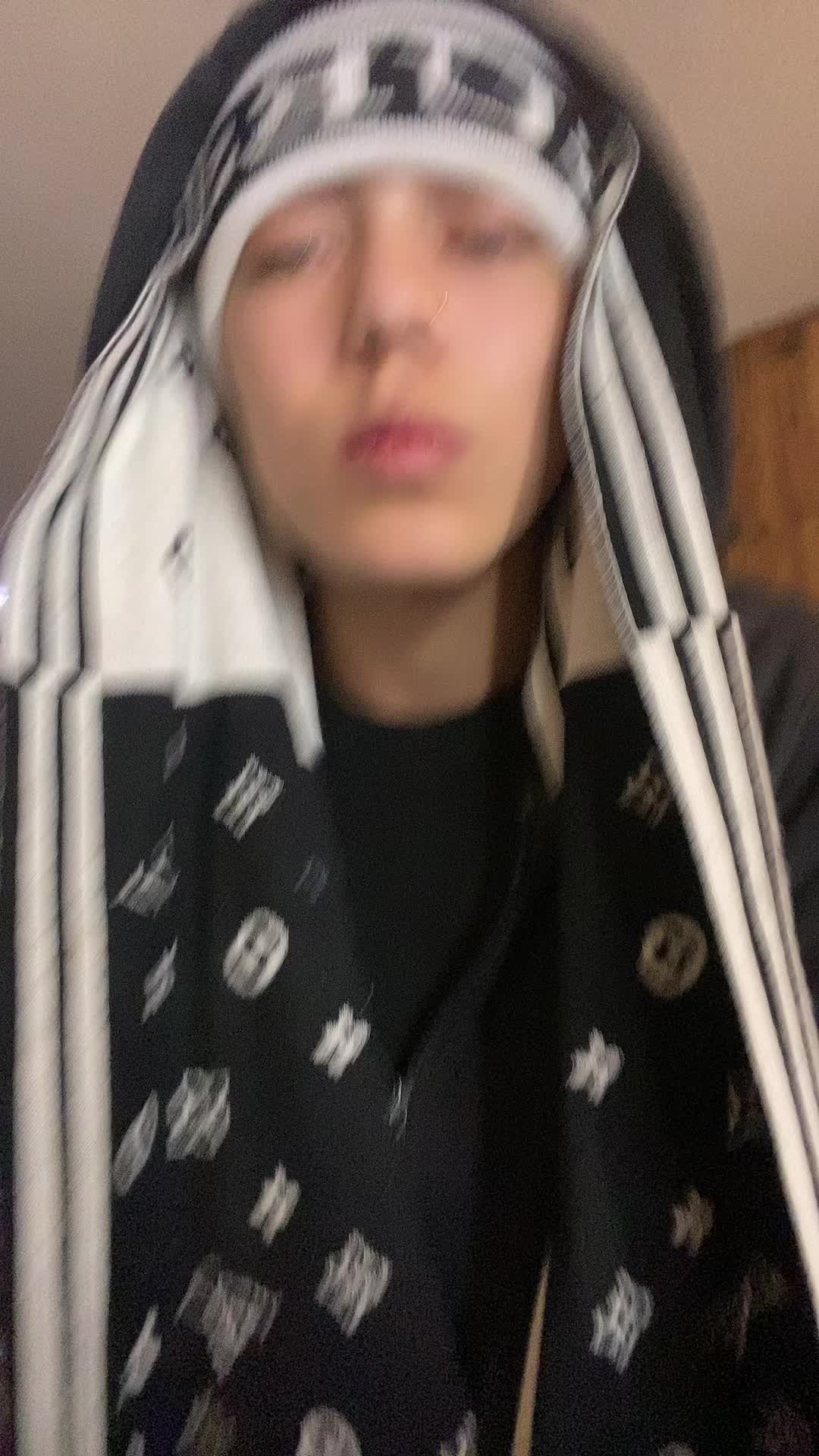 @🖤