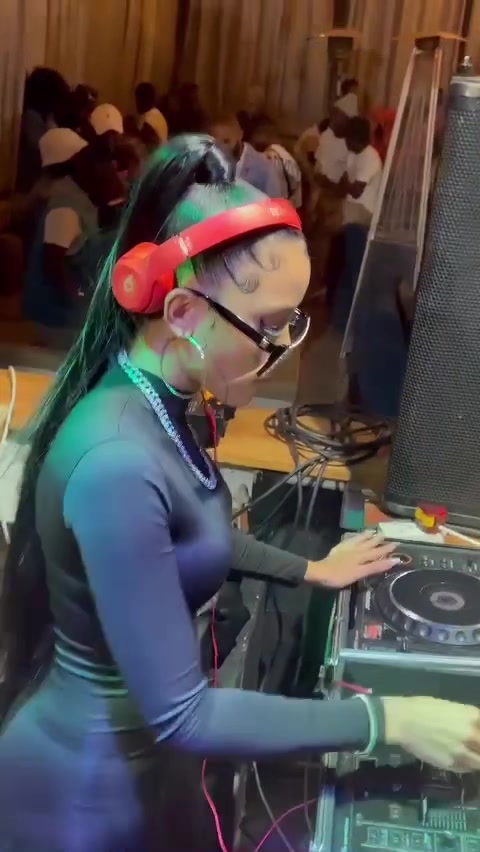@DjCandii