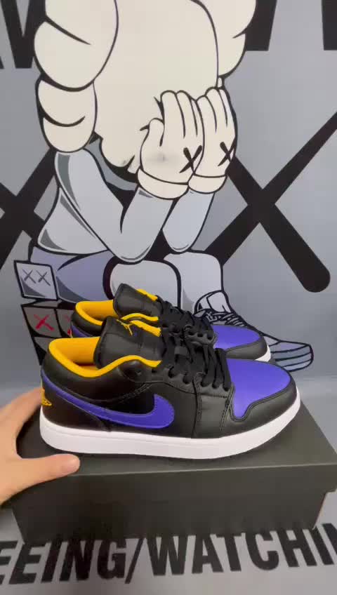 @Infinite Sneakers Imp.
