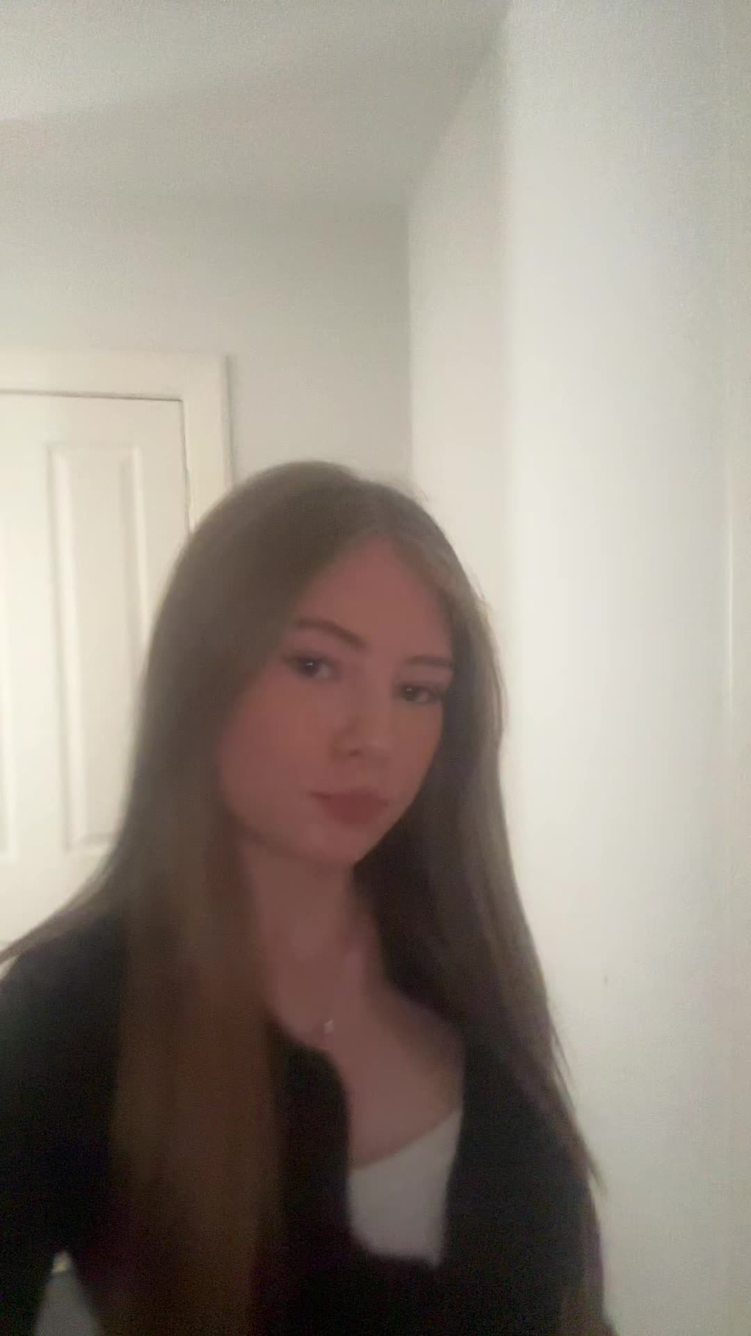 @𝐜𝐚𝐫𝐥𝐲𝐜𝐨𝐰𝐚𝐧🖤