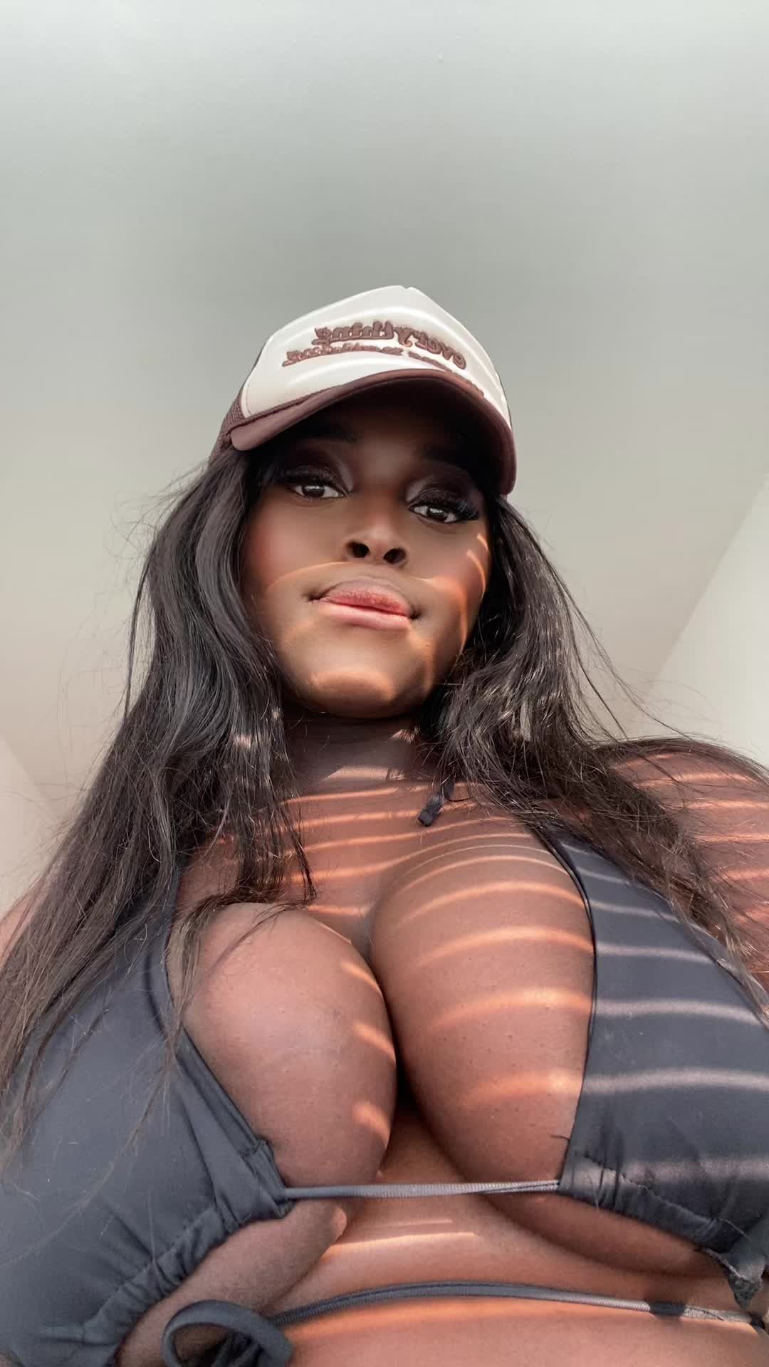 @Blackbarbie