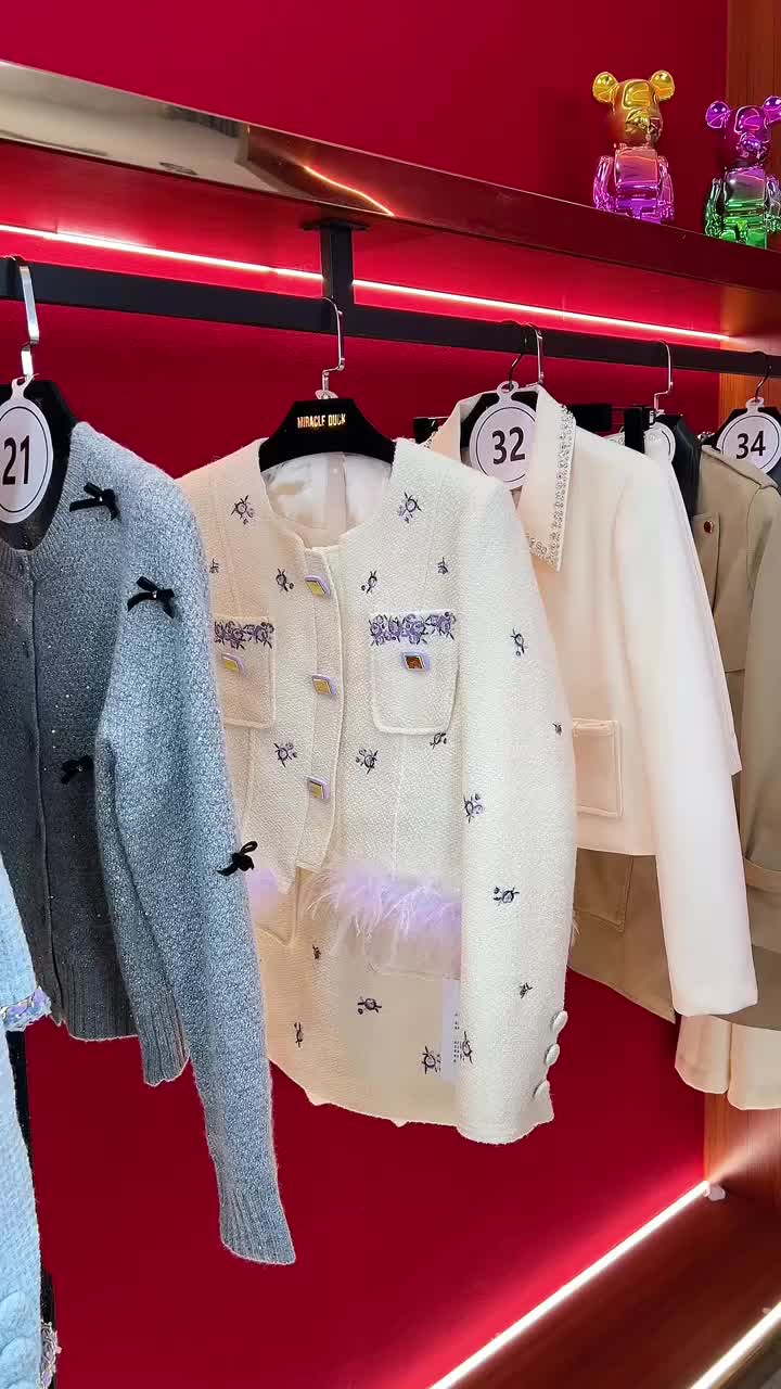 @ig:CH.Clothing