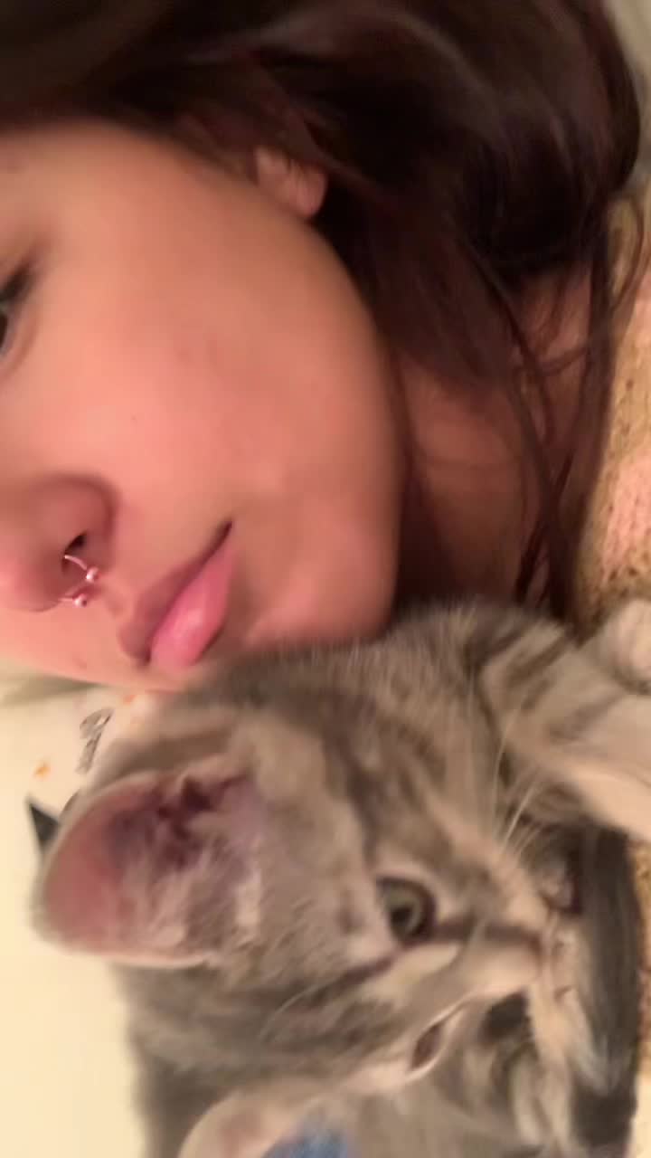 @👩🏽🦲