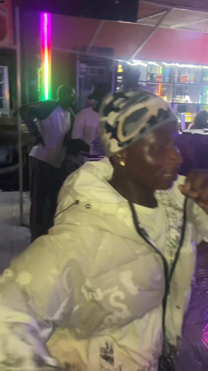 @𝕁𝕦𝕤𝕥 𝔻𝕖𝕖 𝔹𝕠𝕚!💰💭