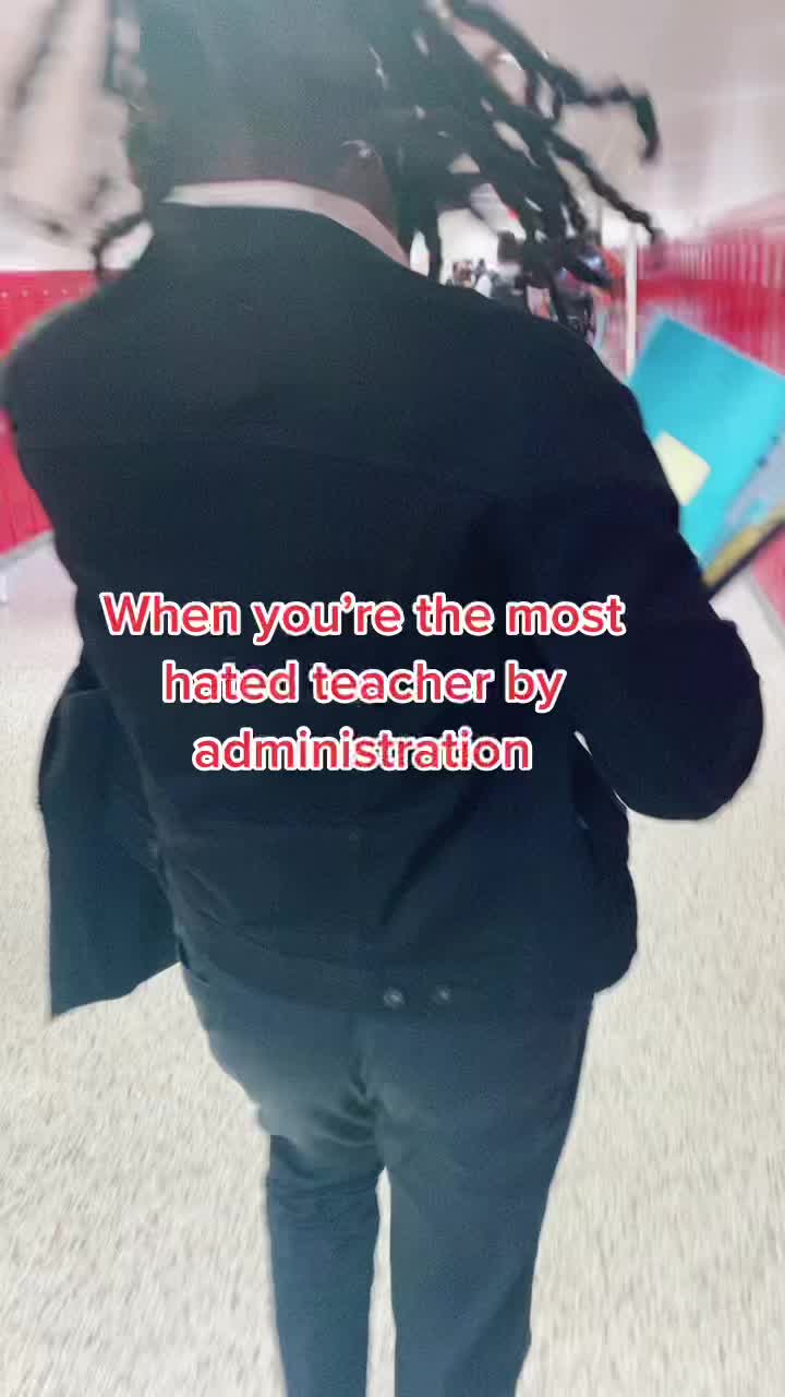 @_sneakyq_