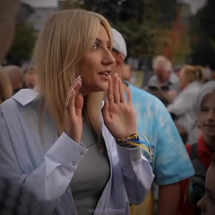 @𝑄𝑢𝑒𝑒𝑛 𝑈𝑛𝑖𝑣𝑒𝑟𝑠𝑒!