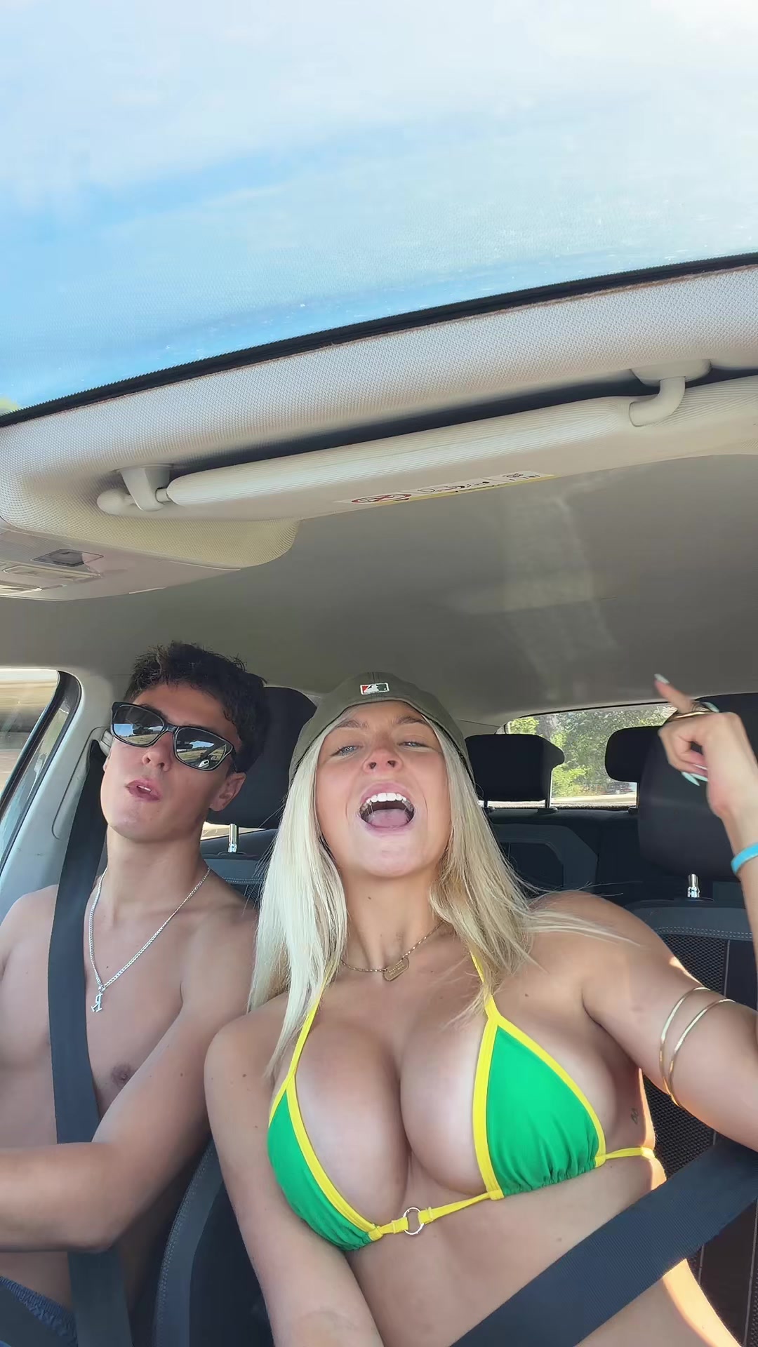 @lolapolicand___