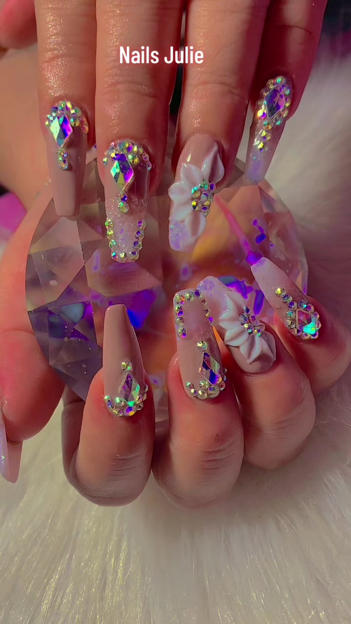 @NAILS JULIE