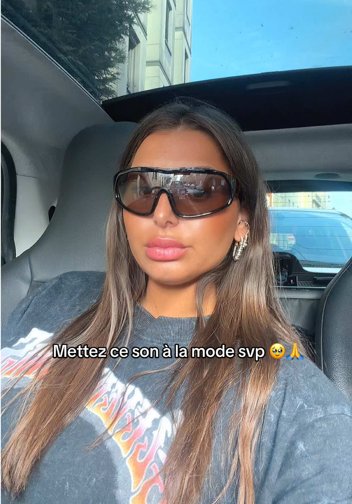 @Lauraroumi_