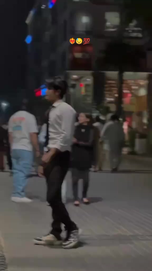 @𝑭𝒂𝒓𝒓𝒊𝒔 𝑨𝒘𝒂𝒂𝒏