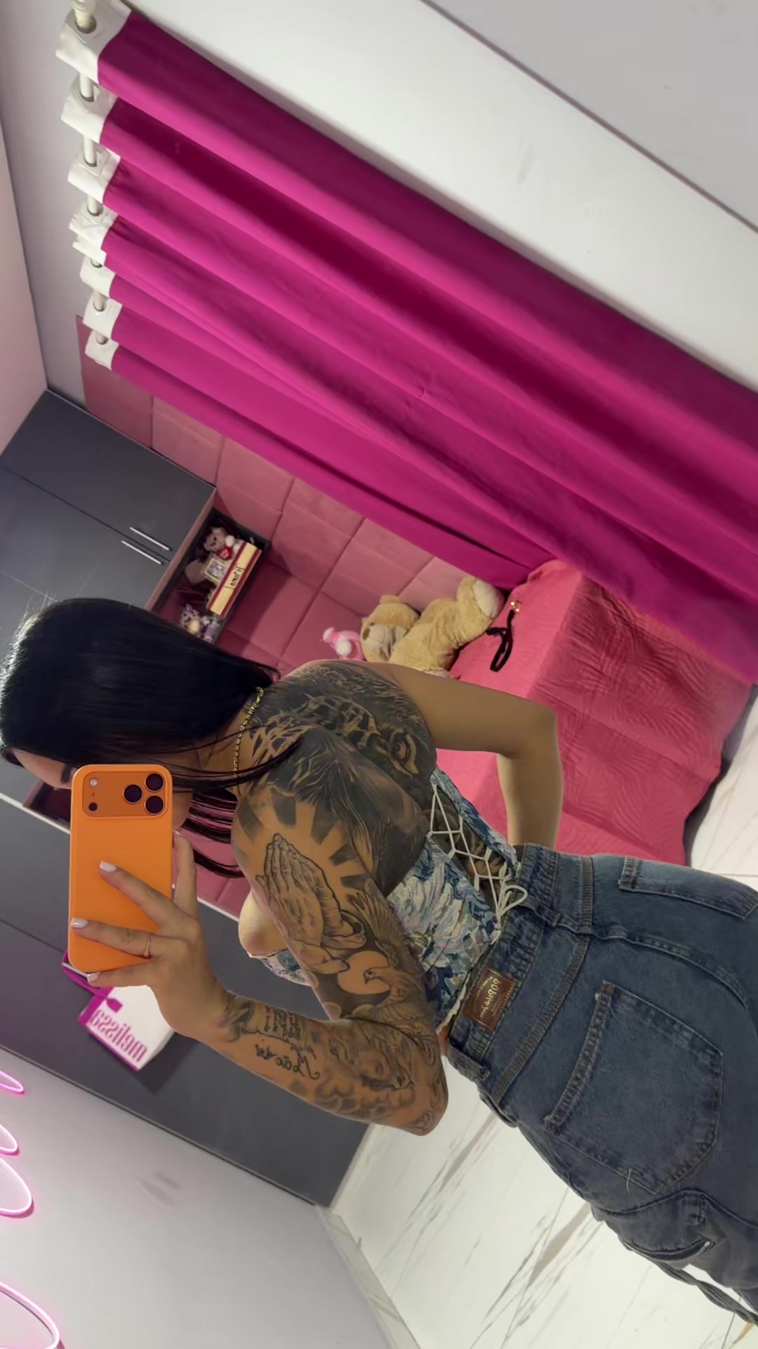 @j__ariaane