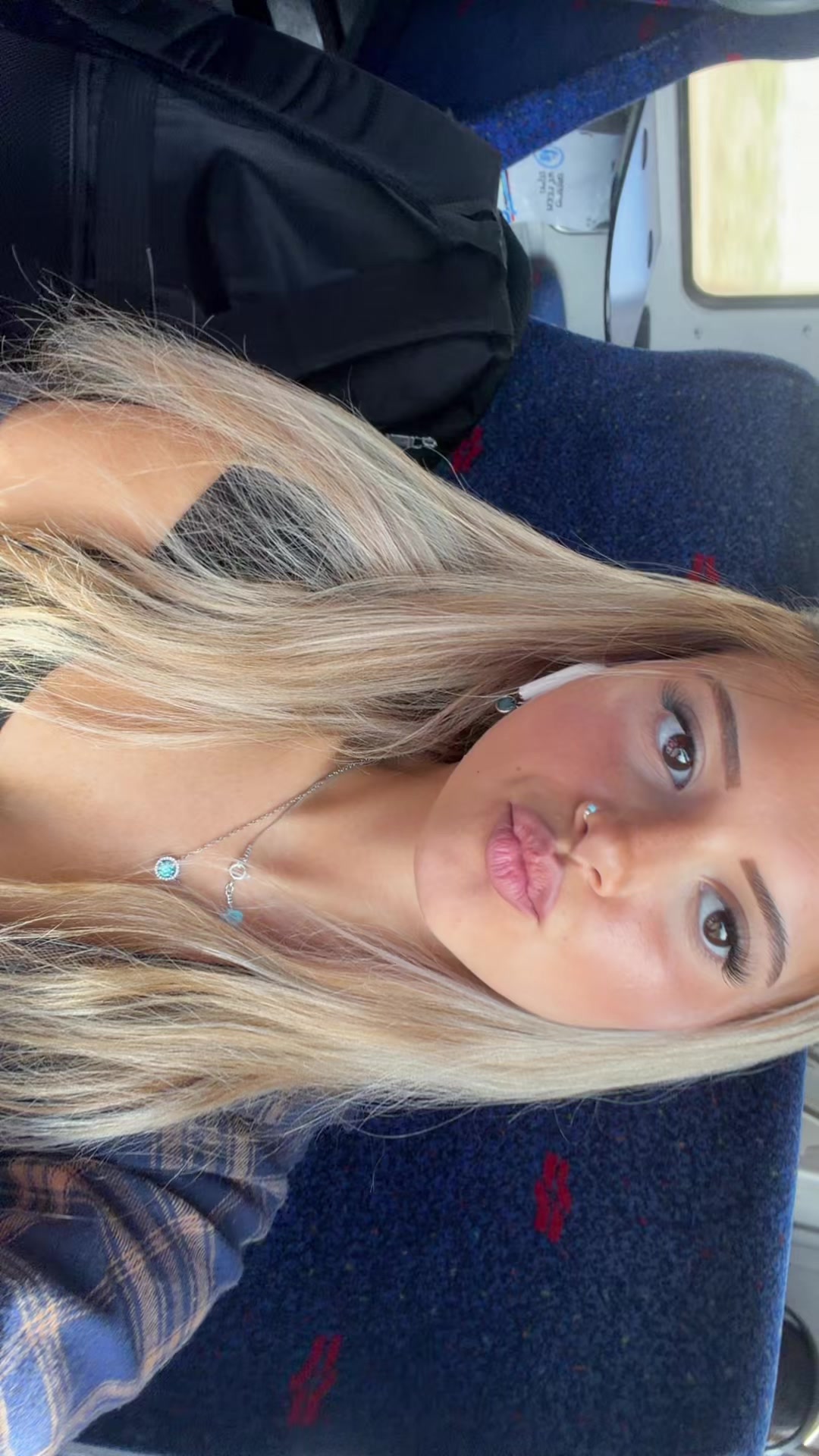 @𝐋𝐈𝐕 𝐆𝐈𝐒𝐁𝐄𝐑𝐆💞