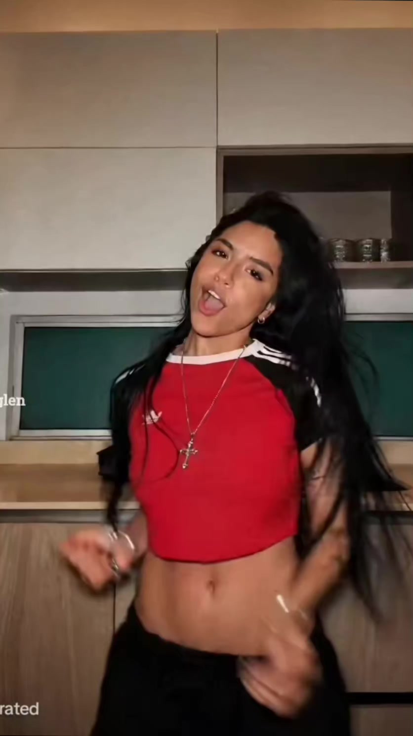 @LizyGle 🥐🌍📵
