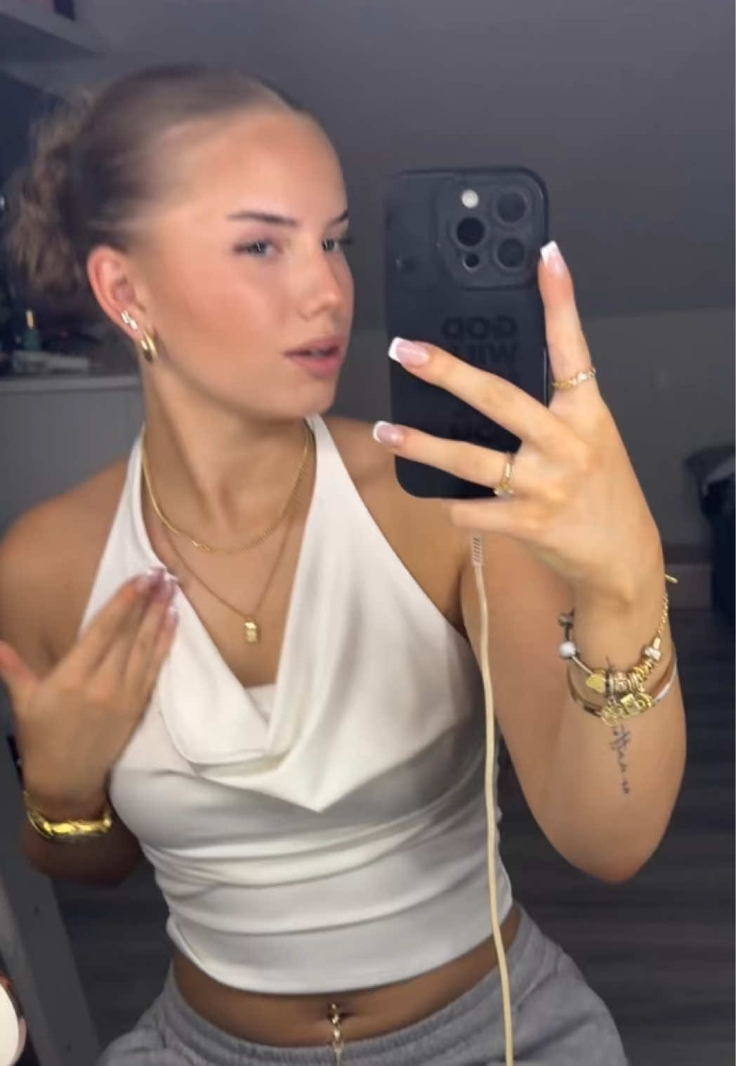 @𝓁𝒶𝓇𝒶 𝓈𝑜𝓅𝒽𝒾𝑒