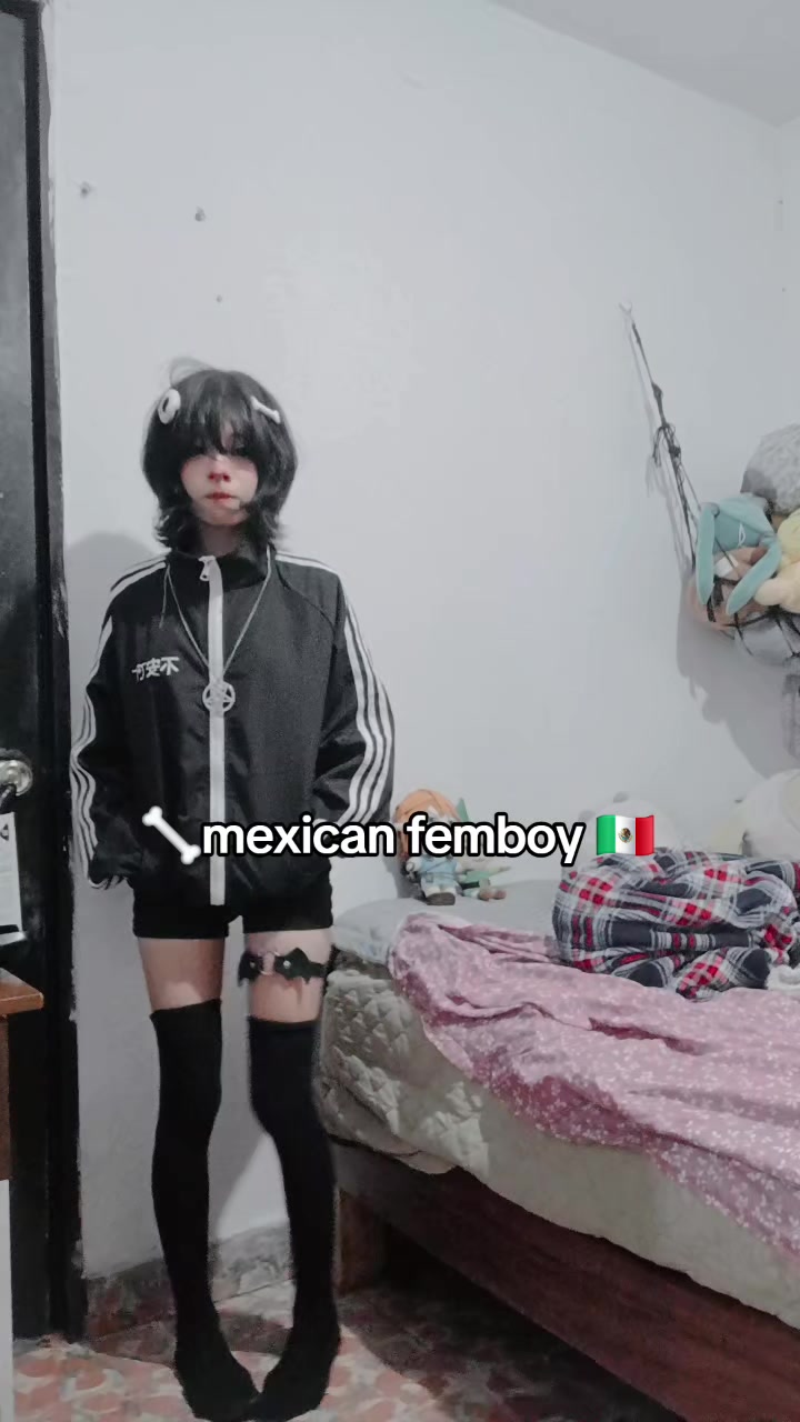 @♡chico pepinillo🦴