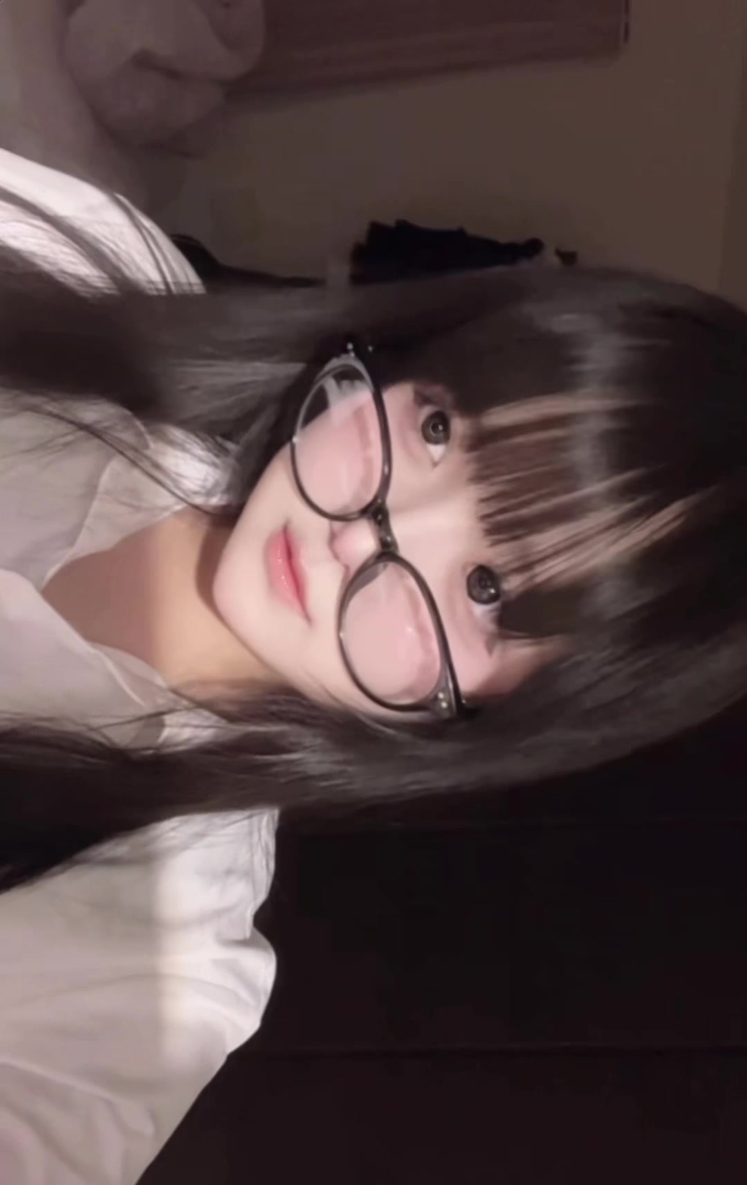 @もにもに