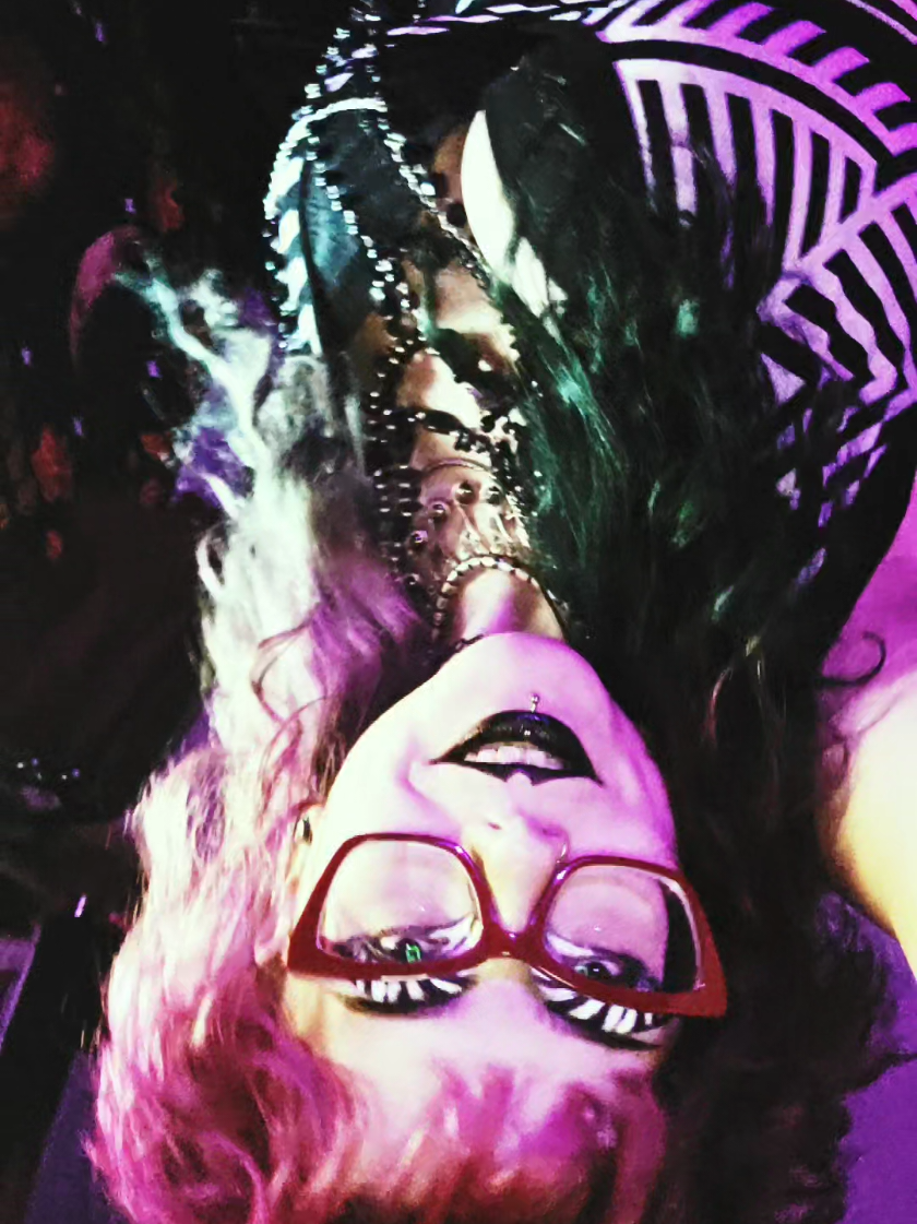 @🦇𝓥𝔂𝓷🦇 {Wesker's worms}