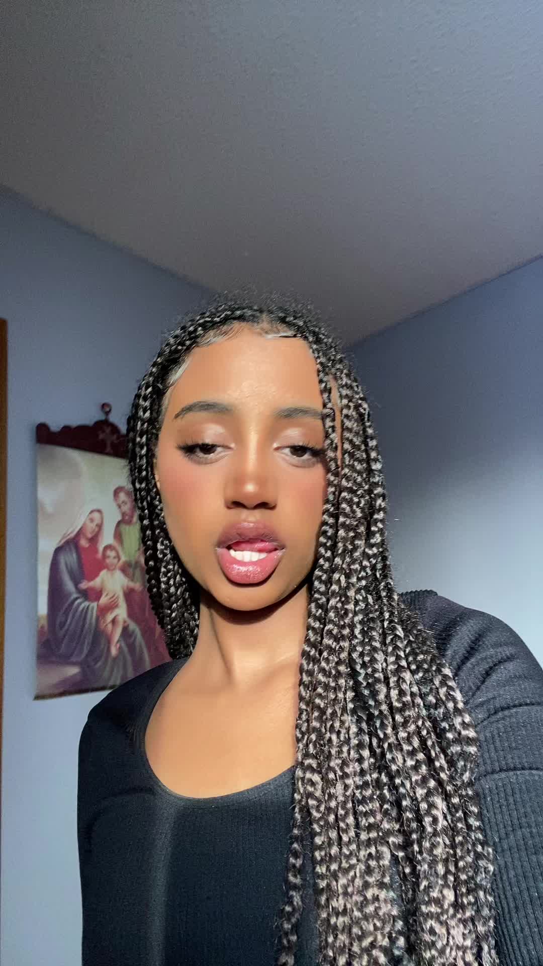 @….