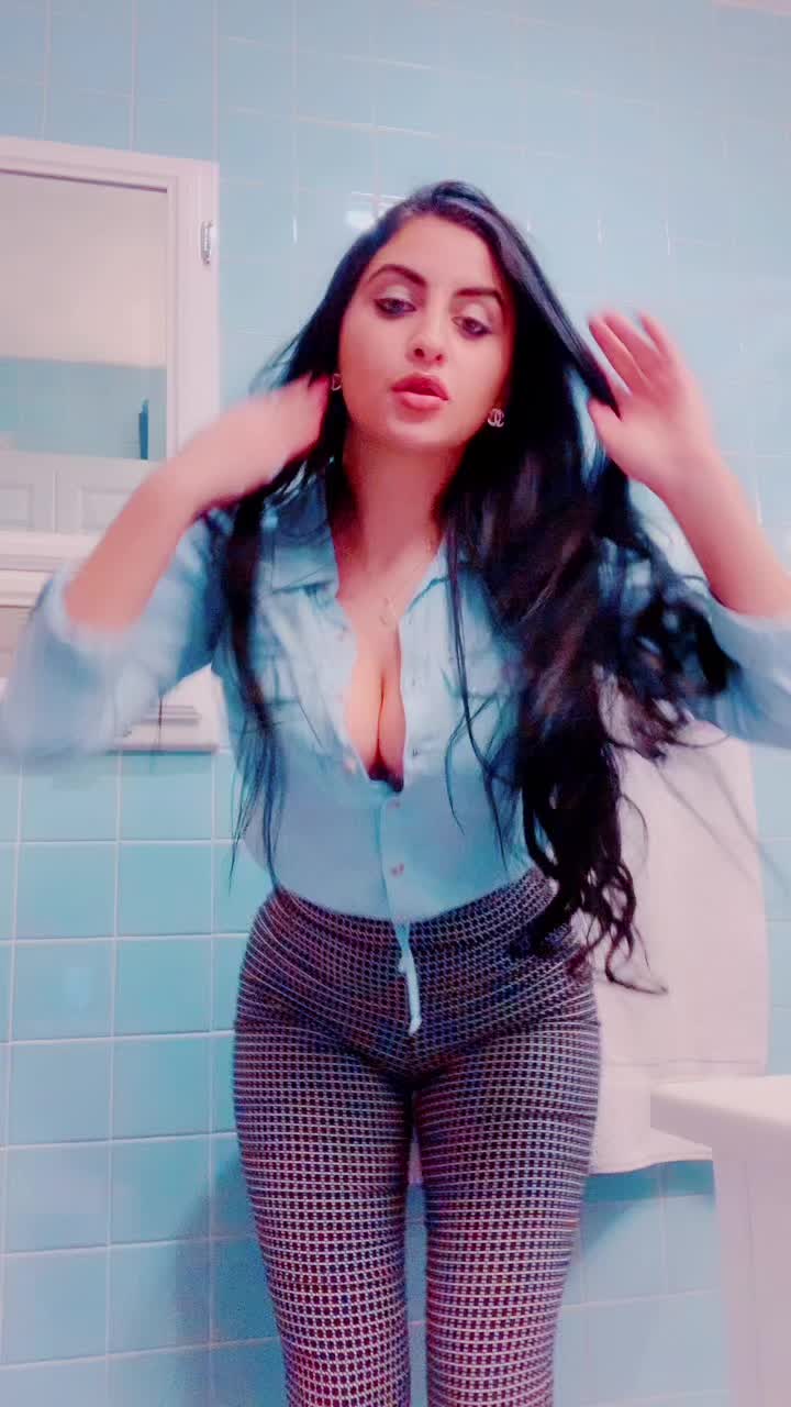 @themodelmari