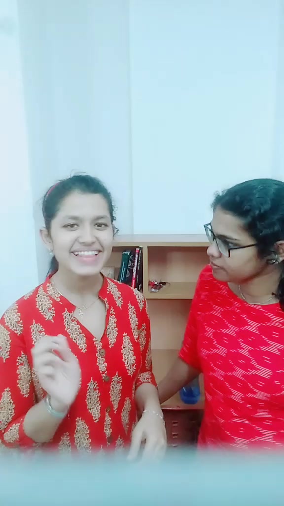 @Mahii👑