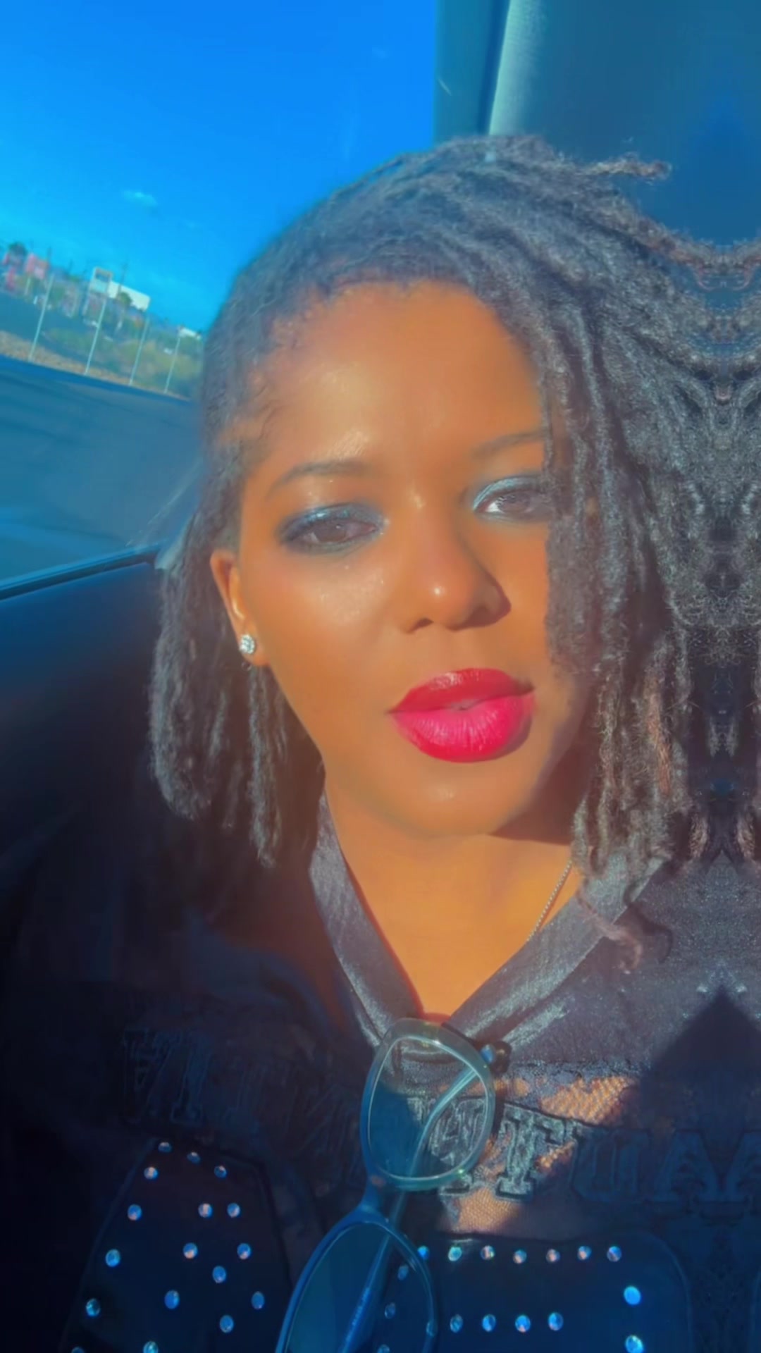 @queenvibe21