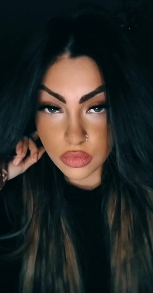 @V.Vikt&oacute;ria💋