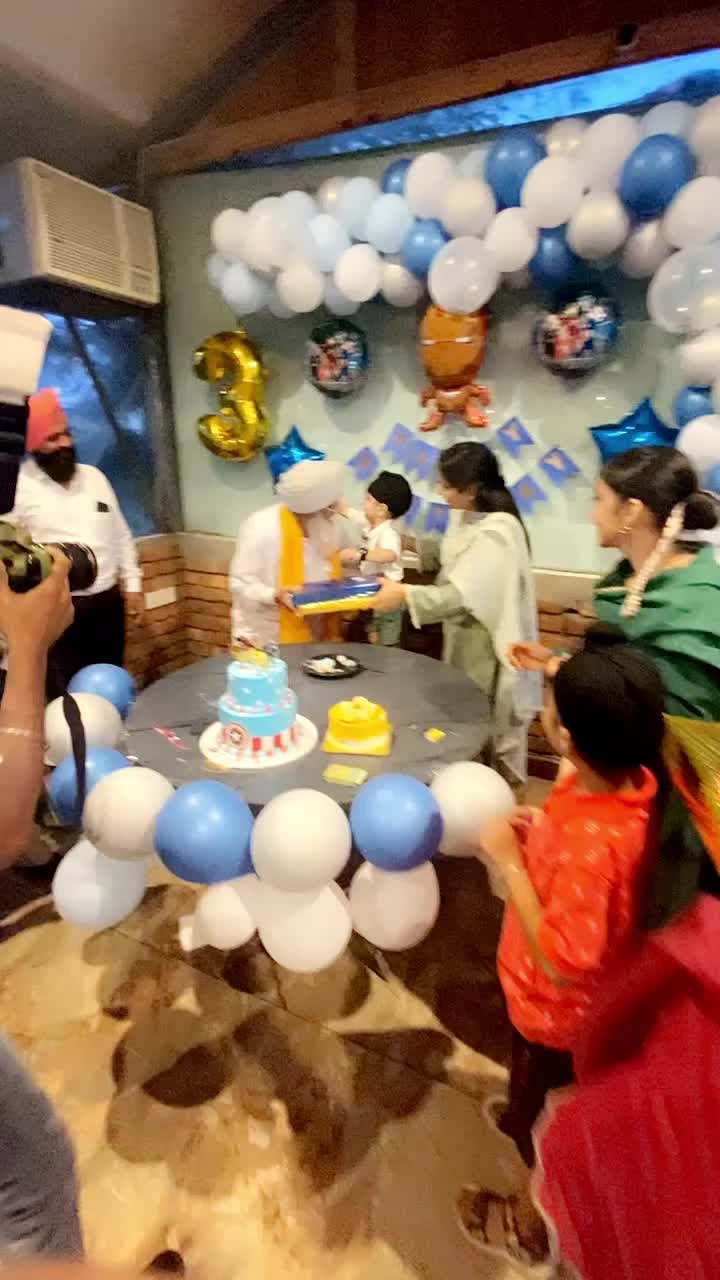 @Mr_Mrs_Kangs