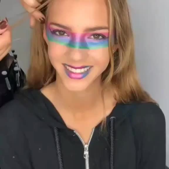 @Fanpage Emily Feld