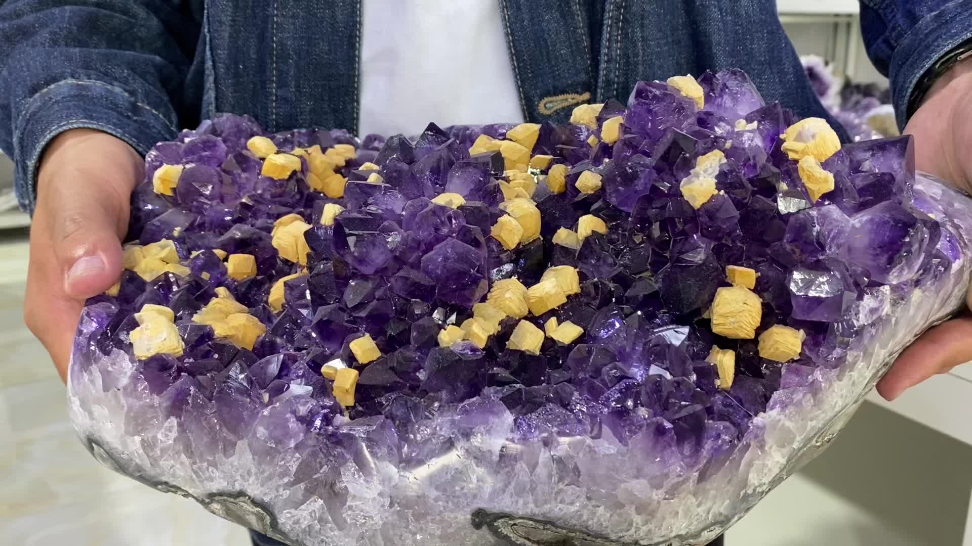@J’s crystal