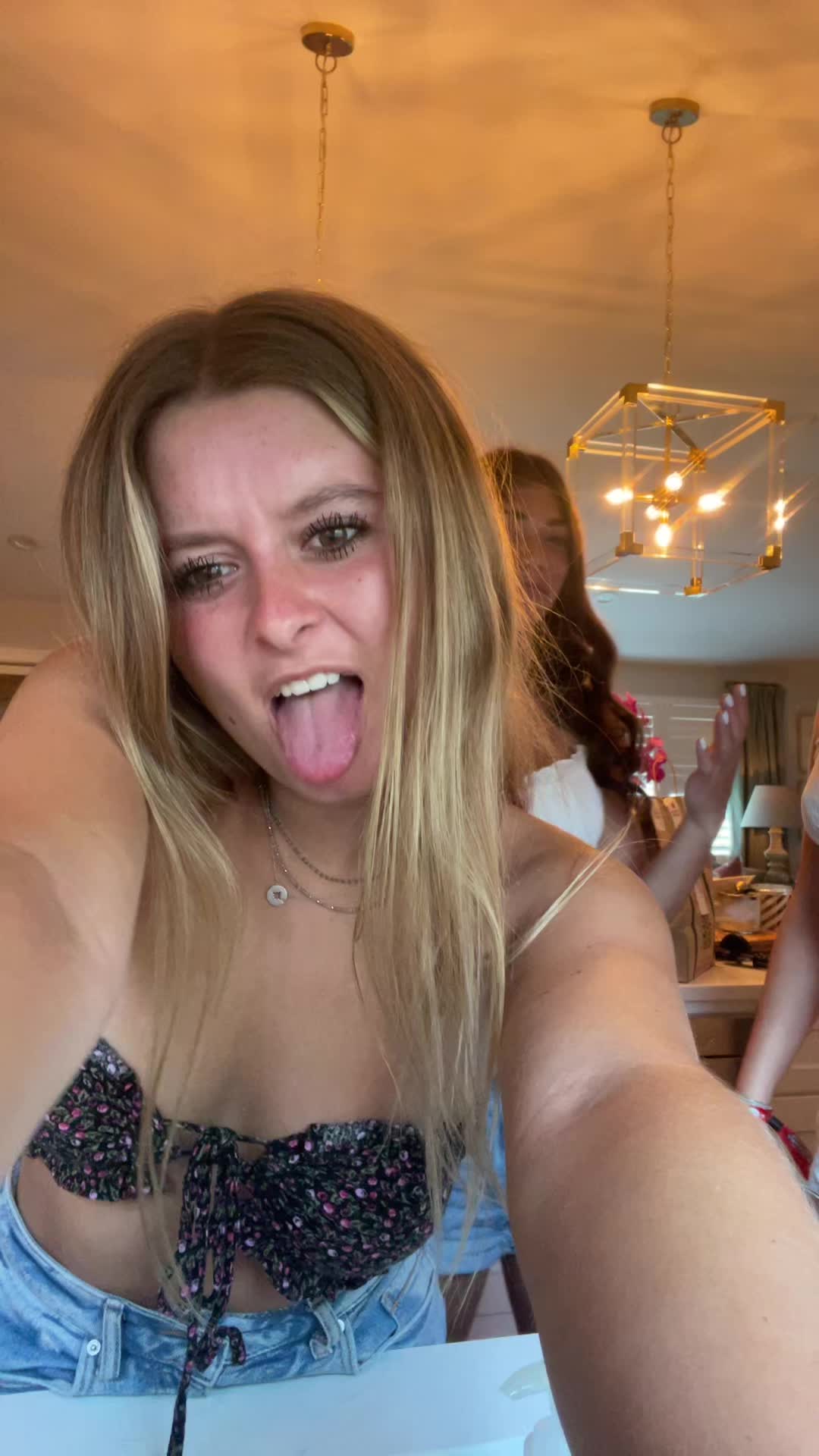 @chloe