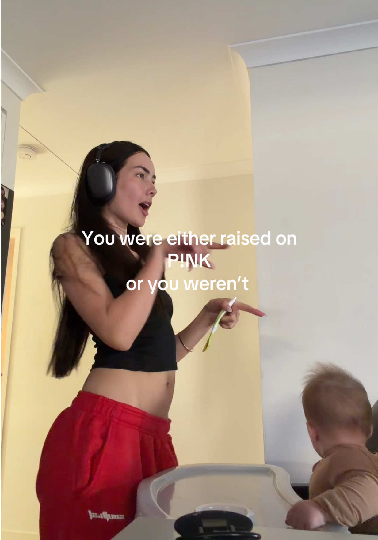 @R E I N A T A I A